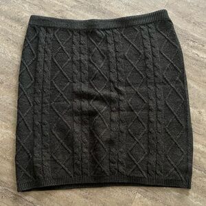 Stretch cable knit pencil skirt